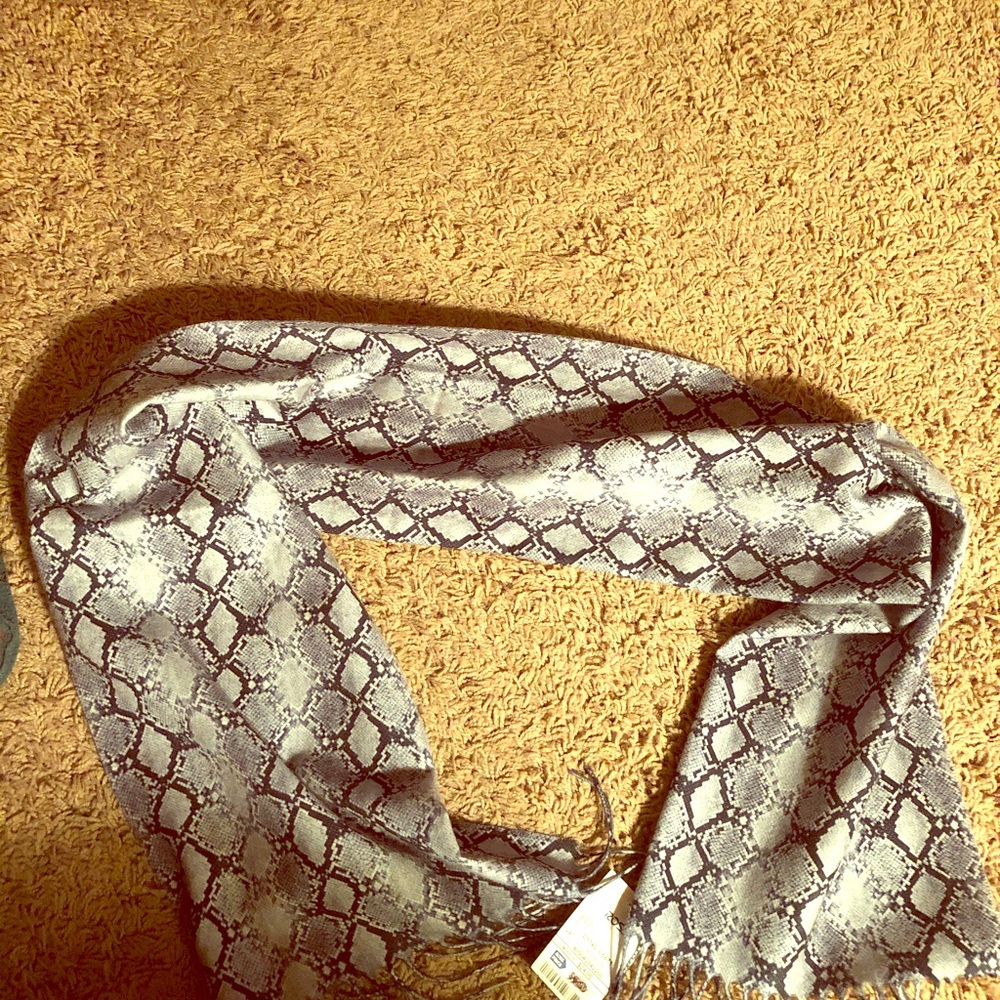 NWT - Black & Gray Snakeskin Pattern Winter Scarf